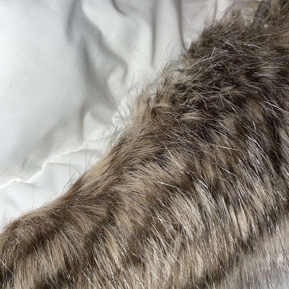 Gap - Picture 3 of 4